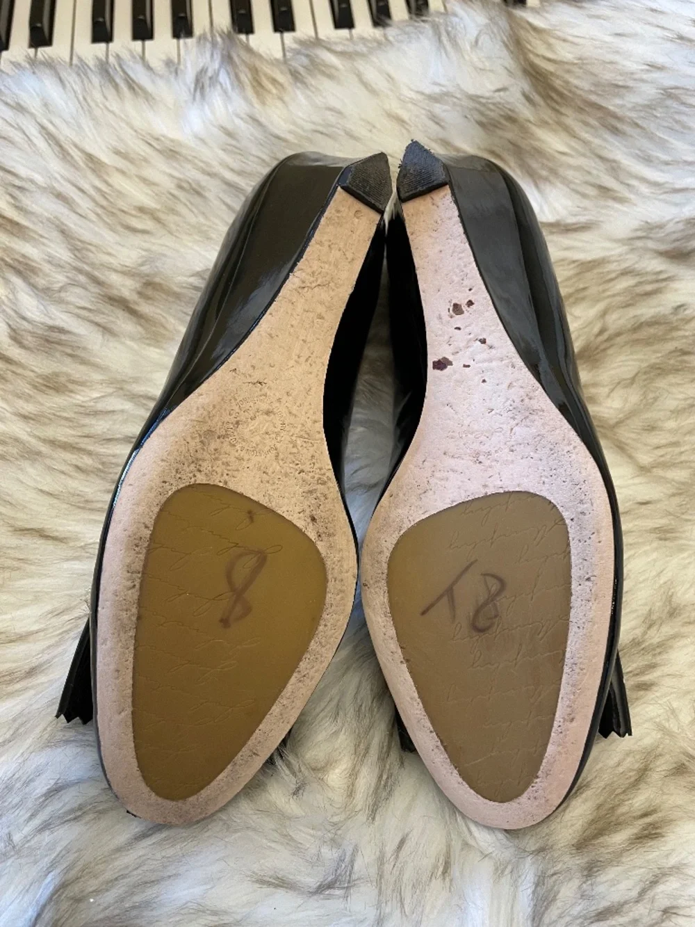 Johnston & Murphy Black Patent Leather Bow Pumps – Size 6M